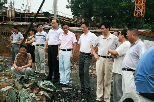 201082010330775.jpg